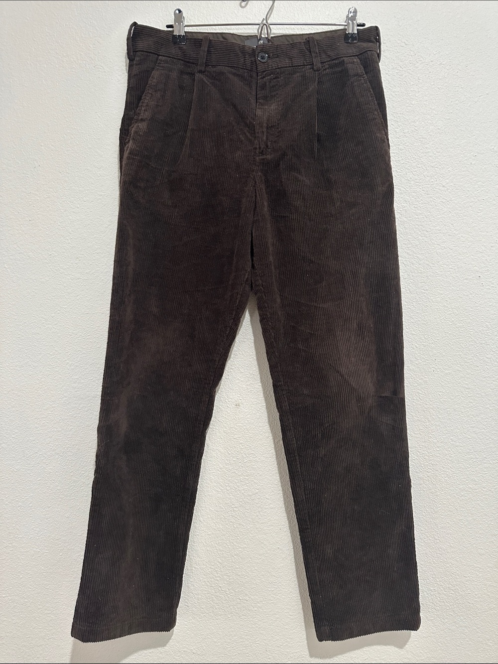 EUC! Men's H&M Brown Corduroy Pleated Front Pants, size 30